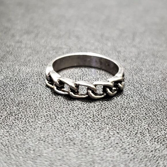 Silver tone chain looking ring size 8 - Picture 1 of 8
